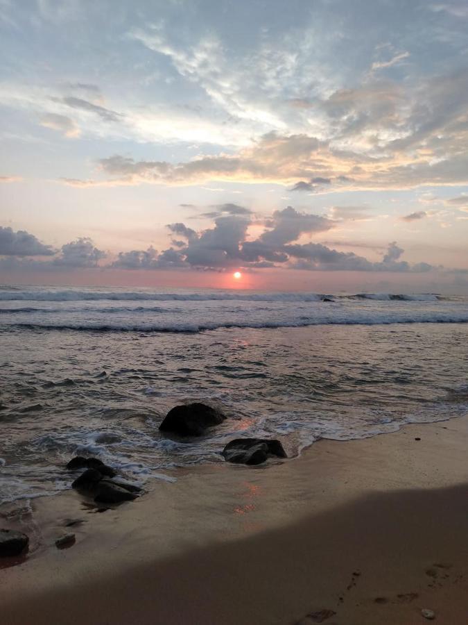 Near Beach Rest 乌纳瓦图纳 外观 照片